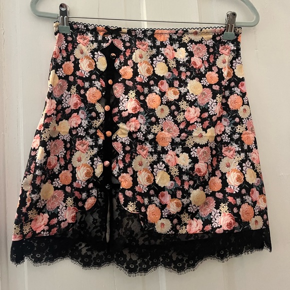 NWT For Love and Lemons Black Floral Gardenia Skirt - size Medium - Picture 2 of 4